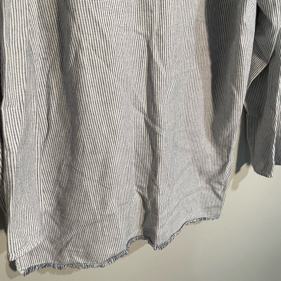 Velvet By Graham and Spencer White and Black Striped Oversize Cotton Top Medium - Picture 7 of 9